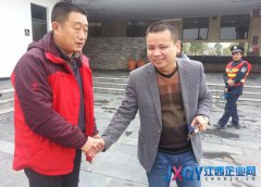 大意司機(jī)廁所掉鑰匙 服務(wù)區(qū)員工熱心幫助