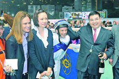 香港一百億富商被女友砍百余刀殺死 頭幾被砍斷