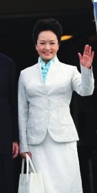習(xí)近平夫人出訪6天參加多個(gè)公益活動(dòng) 展親民形象