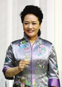 習(xí)近平夫人出訪6天參加多個(gè)公益活動(dòng) 展親民形象