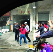 廣東順德城管遭女販打3分鐘不還手 自稱很弱勢