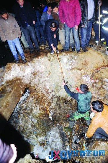 哈爾濱一女童滑入排水溝被卷走 已失蹤17小時